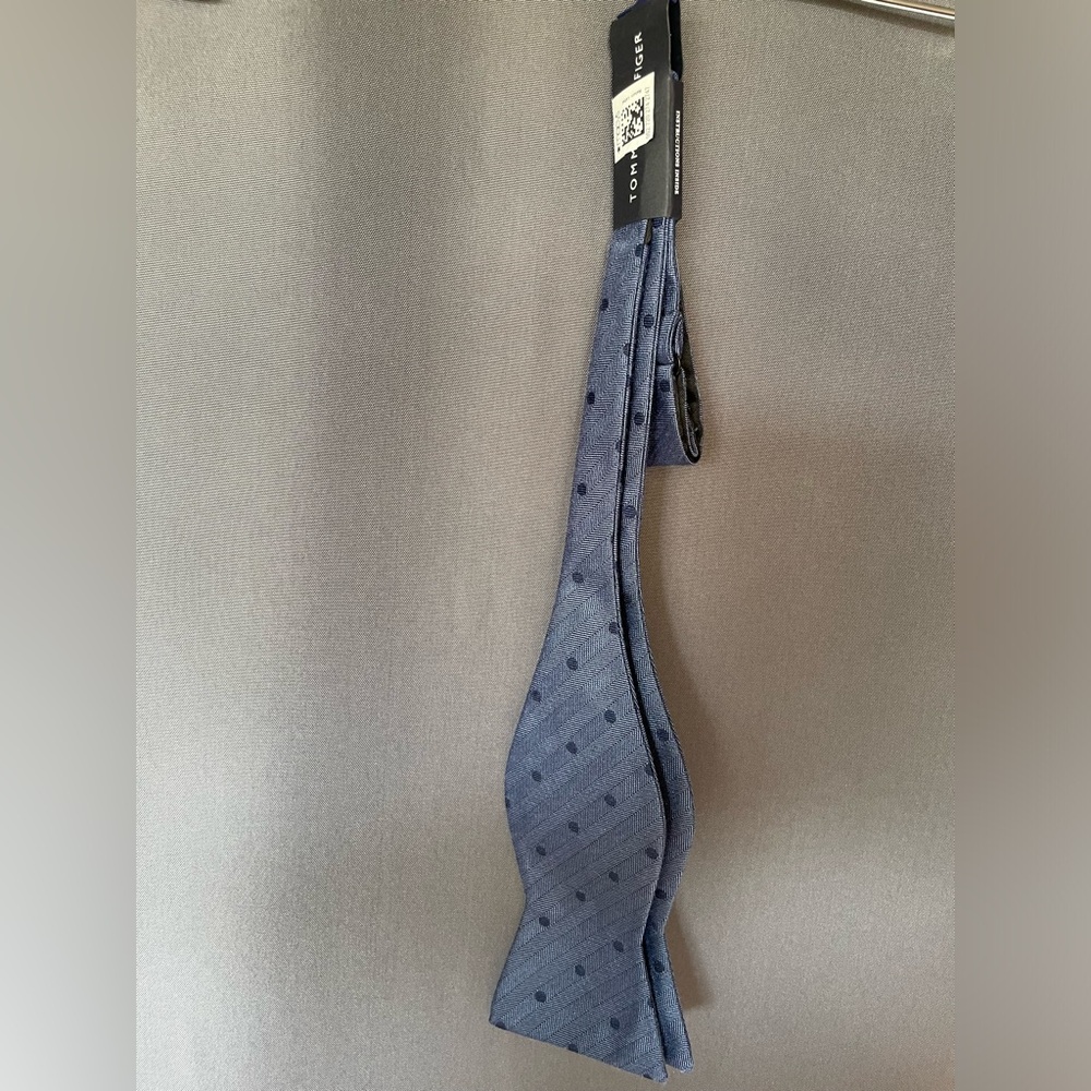 Tommy Hilfiger adjustable blue polka dot bow tie